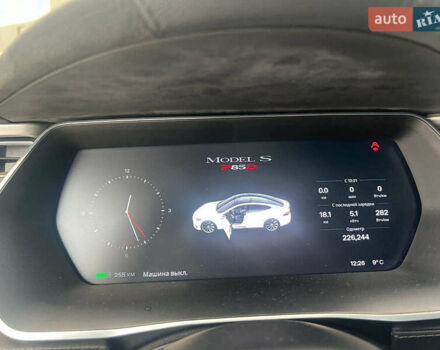 Белый Тесла Модель С, объемом двигателя 0 л и пробегом 225 тыс. км за 15940 $, фото 17 на Automoto.ua