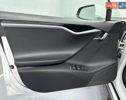 Белый Тесла Модель С, объемом двигателя 0 л и пробегом 140 тыс. км за 14950 $, фото 16 на Automoto.ua