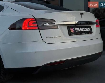 Білий Тесла Модель С, об'ємом двигуна 0 л та пробігом 470 тис. км за 13700 $, фото 20 на Automoto.ua
