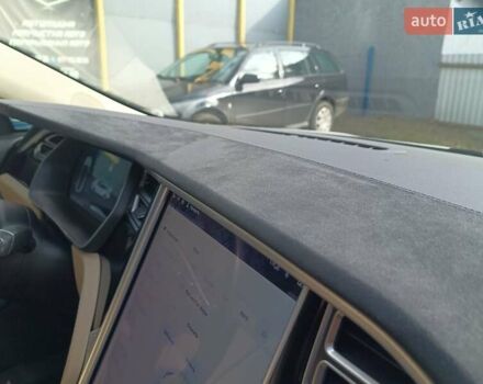Білий Тесла Модель С, об'ємом двигуна 0 л та пробігом 118 тис. км за 15000 $, фото 4 на Automoto.ua