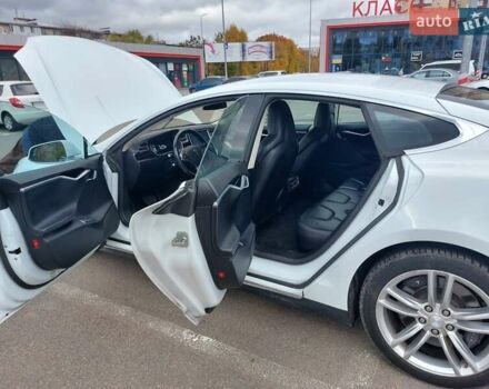 Белый Тесла Модель С, объемом двигателя 0 л и пробегом 120 тыс. км за 16100 $, фото 13 на Automoto.ua