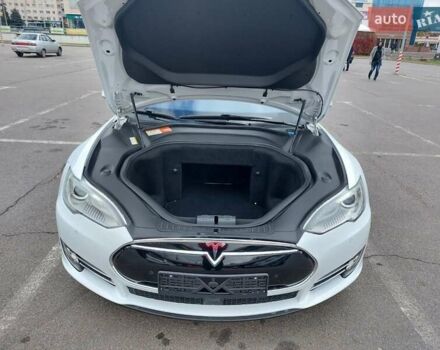 Белый Тесла Модель С, объемом двигателя 0 л и пробегом 120 тыс. км за 16100 $, фото 34 на Automoto.ua
