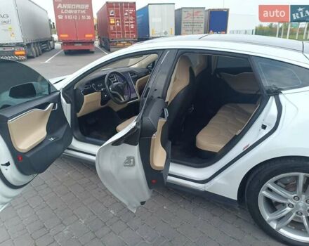 Білий Тесла Модель С, об'ємом двигуна 0 л та пробігом 118 тис. км за 15000 $, фото 40 на Automoto.ua