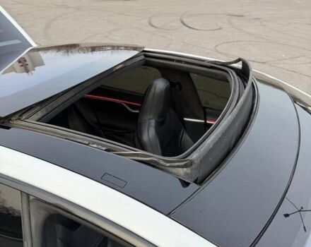 Білий Тесла Модель С, об'ємом двигуна 0 л та пробігом 144 тис. км за 16500 $, фото 26 на Automoto.ua