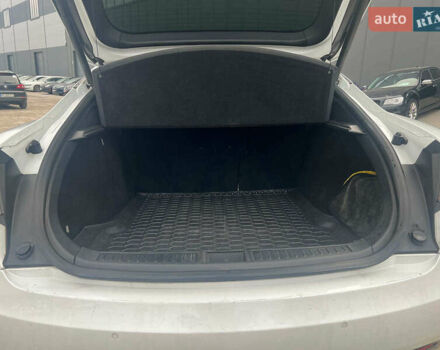 Белый Тесла Модель С, объемом двигателя 0 л и пробегом 225 тыс. км за 15940 $, фото 32 на Automoto.ua