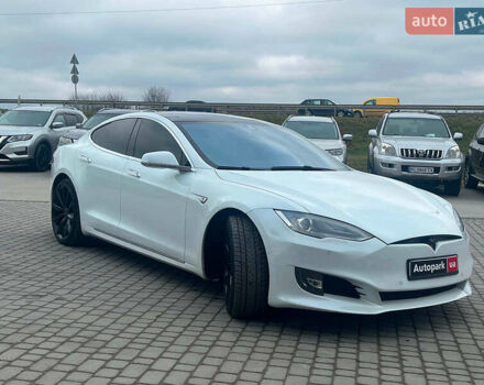 Белый Тесла Модель С, объемом двигателя 0 л и пробегом 225 тыс. км за 15940 $, фото 2 на Automoto.ua