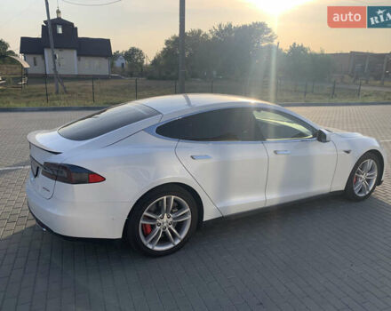 Белый Тесла Модель С, объемом двигателя 0 л и пробегом 106 тыс. км за 17300 $, фото 3 на Automoto.ua