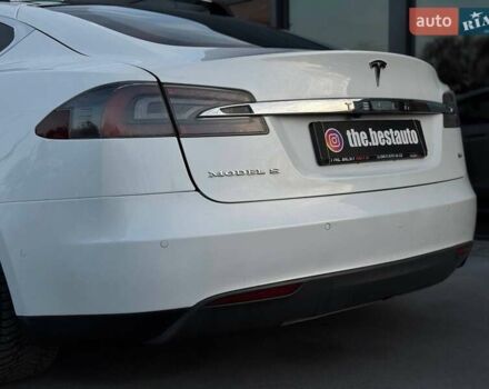 Білий Тесла Модель С, об'ємом двигуна 0 л та пробігом 470 тис. км за 13700 $, фото 19 на Automoto.ua