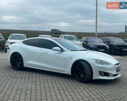 Белый Тесла Модель С, объемом двигателя 0 л и пробегом 225 тыс. км за 15940 $, фото 3 на Automoto.ua