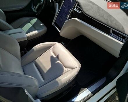 Білий Тесла Модель С, об'ємом двигуна 0 л та пробігом 253 тис. км за 15000 $, фото 11 на Automoto.ua