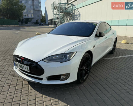 Белый Тесла Модель С, объемом двигателя 0 л и пробегом 86 тыс. км за 16500 $, фото 2 на Automoto.ua