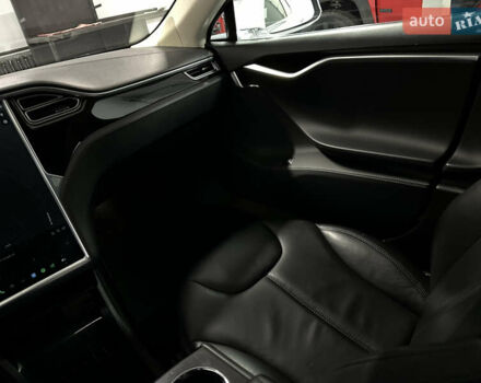 Белый Тесла Модель С, объемом двигателя 0 л и пробегом 140 тыс. км за 14950 $, фото 26 на Automoto.ua