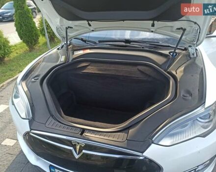 Белый Тесла Модель С, объемом двигателя 0 л и пробегом 120 тыс. км за 18999 $, фото 16 на Automoto.ua