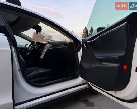 Білий Тесла Модель С, об'ємом двигуна 0 л та пробігом 470 тис. км за 13700 $, фото 54 на Automoto.ua