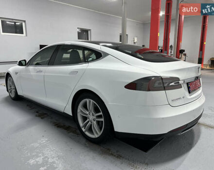 Белый Тесла Модель С, объемом двигателя 0 л и пробегом 140 тыс. км за 14950 $, фото 12 на Automoto.ua