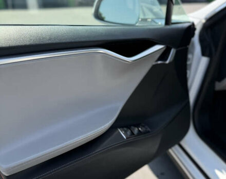 Белый Тесла Модель С, объемом двигателя 0 л и пробегом 156 тыс. км за 20000 $, фото 21 на Automoto.ua