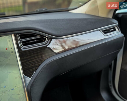 Білий Тесла Модель С, об'ємом двигуна 0 л та пробігом 189 тис. км за 12900 $, фото 41 на Automoto.ua