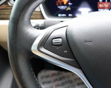 Тесла Модель С 2016 у Львові на Automoto.ua Білий Тесла Модель С, об'ємом двигуна 0 л та пробігом 86 тис. км за 20900 $, фото 17 на Automoto.ua