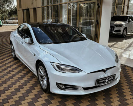 Белый Тесла Модель С, объемом двигателя 0 л и пробегом 96 тыс. км за 16990 $, фото 5 на Automoto.ua