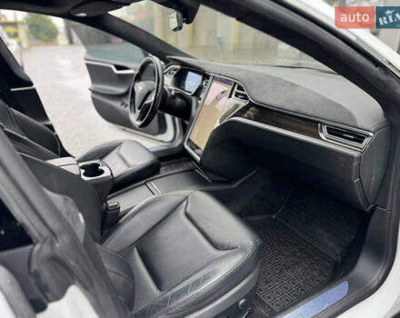 Білий Тесла Модель С, об'ємом двигуна 0 л та пробігом 134 тис. км за 15850 $, фото 12 на Automoto.ua