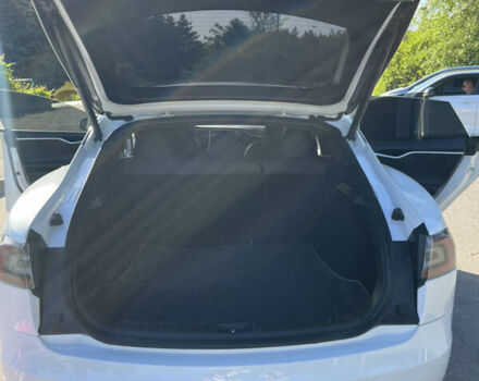 Белый Тесла Модель С, объемом двигателя 0 л и пробегом 156 тыс. км за 27000 $, фото 13 на Automoto.ua