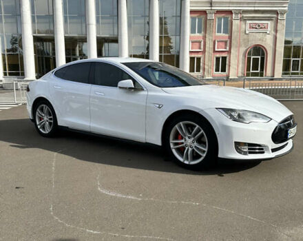 Белый Тесла Модель С, объемом двигателя 0 л и пробегом 105 тыс. км за 13700 $, фото 1 на Automoto.ua