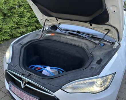 Белый Тесла Модель С, объемом двигателя 0 л и пробегом 98 тыс. км за 19300 $, фото 10 на Automoto.ua