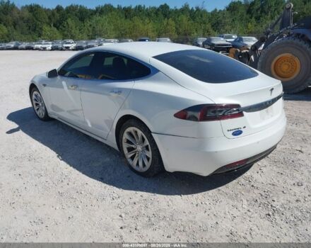 Белый Тесла Модель С, объемом двигателя 0 л и пробегом 175 тыс. км за 12900 $, фото 5 на Automoto.ua