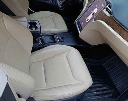 Белый Тесла Модель С, объемом двигателя 0 л и пробегом 120 тыс. км за 17999 $, фото 6 на Automoto.ua
