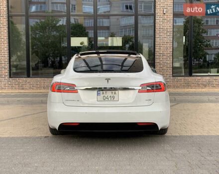 Белый Тесла Модель С, объемом двигателя 0 л и пробегом 125 тыс. км за 16999 $, фото 15 на Automoto.ua