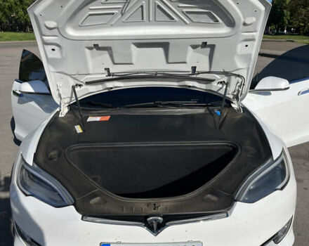 Белый Тесла Модель С, объемом двигателя 0 л и пробегом 156 тыс. км за 27000 $, фото 12 на Automoto.ua