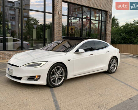 Белый Тесла Модель С, объемом двигателя 0 л и пробегом 125 тыс. км за 16999 $, фото 12 на Automoto.ua