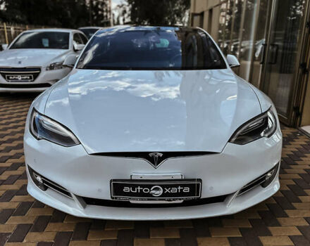 Белый Тесла Модель С, объемом двигателя 0 л и пробегом 96 тыс. км за 16990 $, фото 3 на Automoto.ua