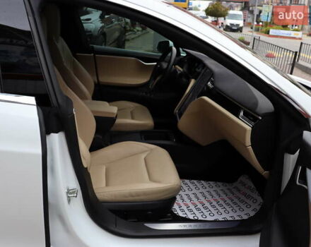 Тесла Модель С 2016 у Львові на Automoto.ua Білий Тесла Модель С, об'ємом двигуна 0 л та пробігом 86 тис. км за 20900 $, фото 39 на Automoto.ua