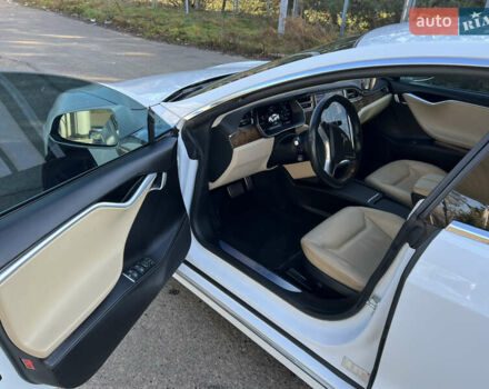 Белый Тесла Модель С, объемом двигателя 0 л и пробегом 171 тыс. км за 16600 $, фото 16 на Automoto.ua