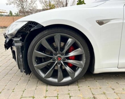 Белый Тесла Модель С, объемом двигателя 0 л и пробегом 196 тыс. км за 13000 $, фото 1 на Automoto.ua