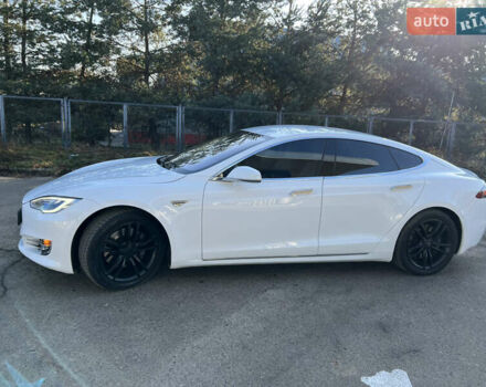 Белый Тесла Модель С, объемом двигателя 0 л и пробегом 171 тыс. км за 16600 $, фото 3 на Automoto.ua