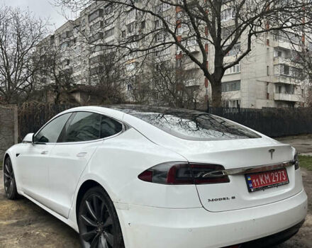Білий Тесла Модель С, об'ємом двигуна 0 л та пробігом 156 тис. км за 14200 $, фото 5 на Automoto.ua