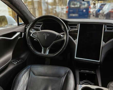Белый Тесла Модель С, объемом двигателя 0 л и пробегом 96 тыс. км за 16990 $, фото 6 на Automoto.ua