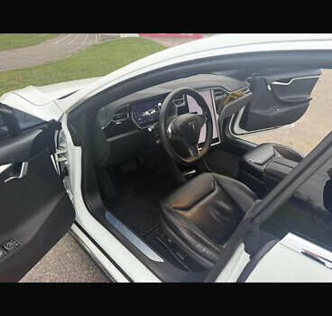 Білий Тесла Модель С, об'ємом двигуна 0 л та пробігом 106 тис. км за 12800 $, фото 7 на Automoto.ua