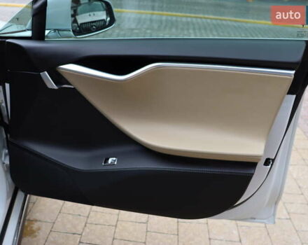 Тесла Модель С 2016 у Львові на Automoto.ua Білий Тесла Модель С, об'ємом двигуна 0 л та пробігом 86 тис. км за 20900 $, фото 41 на Automoto.ua