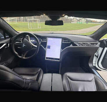 Білий Тесла Модель С, об'ємом двигуна 0 л та пробігом 106 тис. км за 12800 $, фото 16 на Automoto.ua