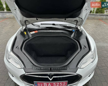 Білий Тесла Модель С, об'ємом двигуна 0 л та пробігом 134 тис. км за 15850 $, фото 18 на Automoto.ua