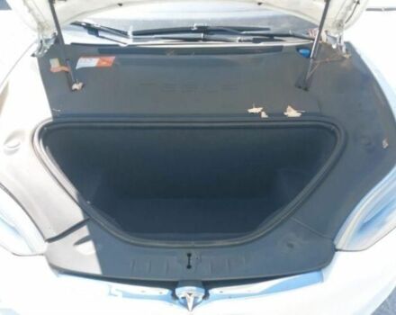 Белый Тесла Модель С, объемом двигателя 0 л и пробегом 175 тыс. км за 12900 $, фото 10 на Automoto.ua