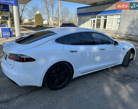 Белый Тесла Модель С, объемом двигателя 0 л и пробегом 171 тыс. км за 16600 $, фото 7 на Automoto.ua