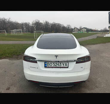 Білий Тесла Модель С, об'ємом двигуна 0 л та пробігом 106 тис. км за 12800 $, фото 5 на Automoto.ua