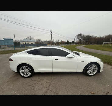 Білий Тесла Модель С, об'ємом двигуна 0 л та пробігом 106 тис. км за 12800 $, фото 3 на Automoto.ua