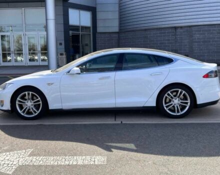 Білий Тесла Модель С, об'ємом двигуна 0 л та пробігом 74 тис. км за 11900 $, фото 5 на Automoto.ua