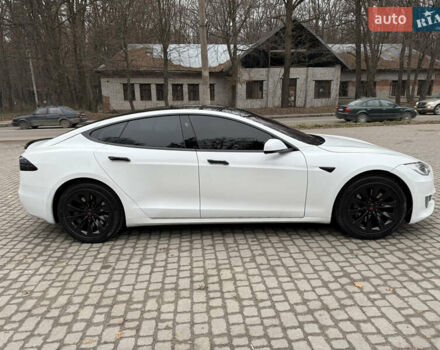 Белый Тесла Модель С, объемом двигателя 0 л и пробегом 199 тыс. км за 15499 $, фото 2 на Automoto.ua
