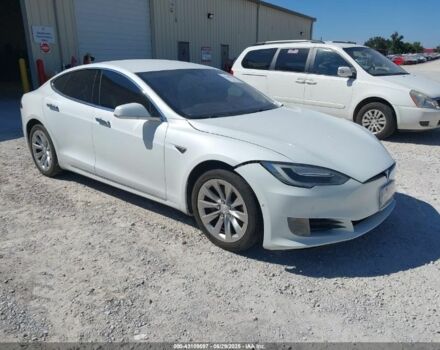 Белый Тесла Модель С, объемом двигателя 0 л и пробегом 175 тыс. км за 12900 $, фото 2 на Automoto.ua